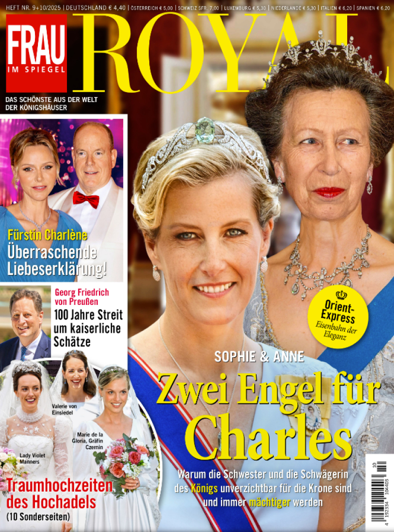 Frau im Spiegel ROYAL